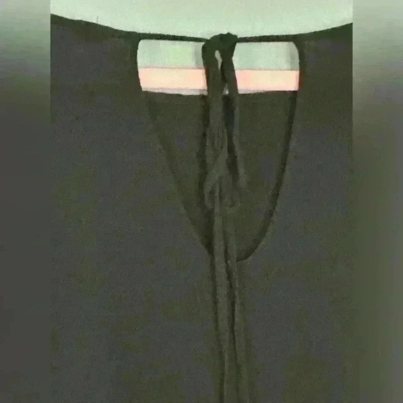 Old Navy Cold Shoulder Black Top (248) - Picture 9 of 10